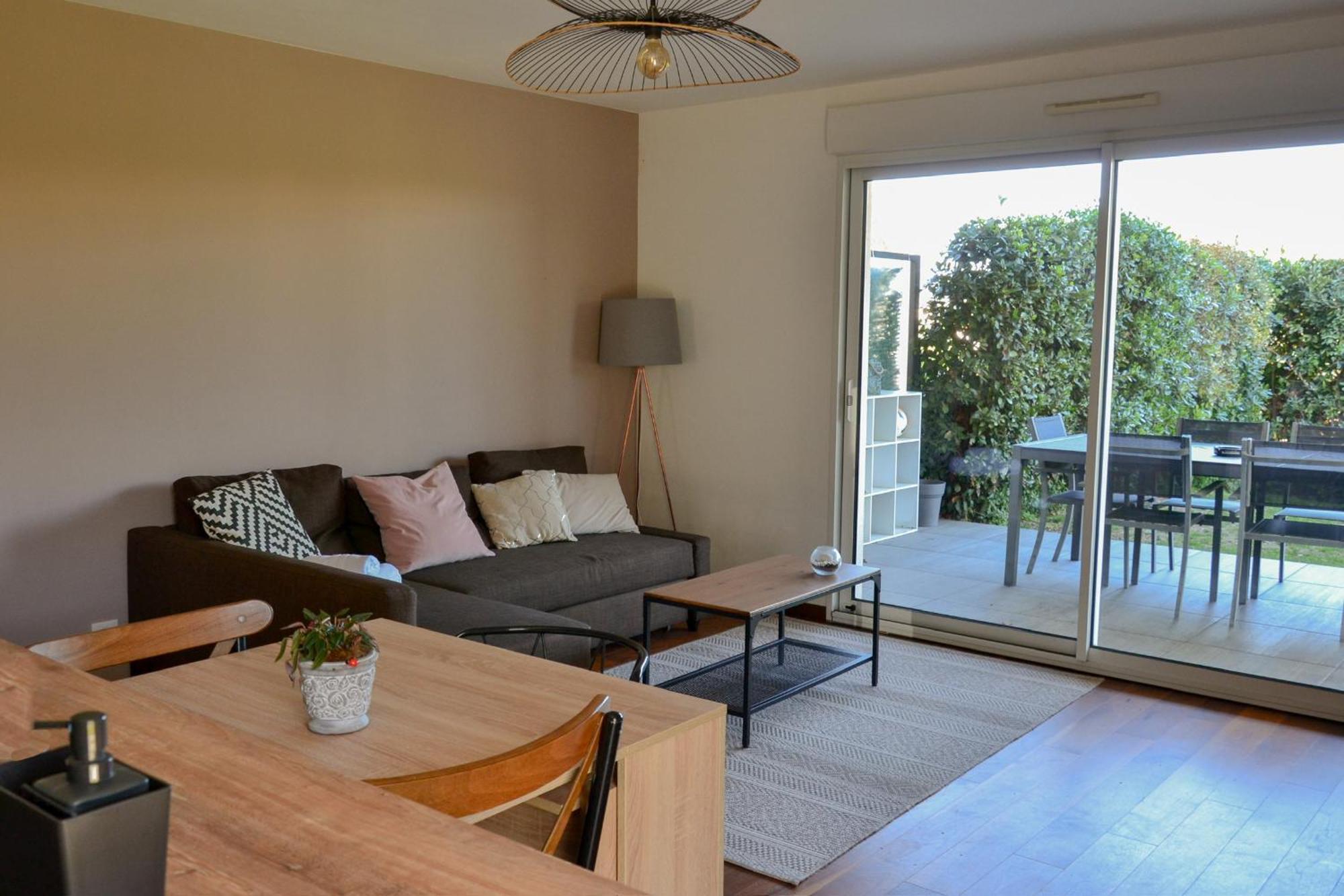 Superbe 3 Pieces Jardin Piscine Apartment