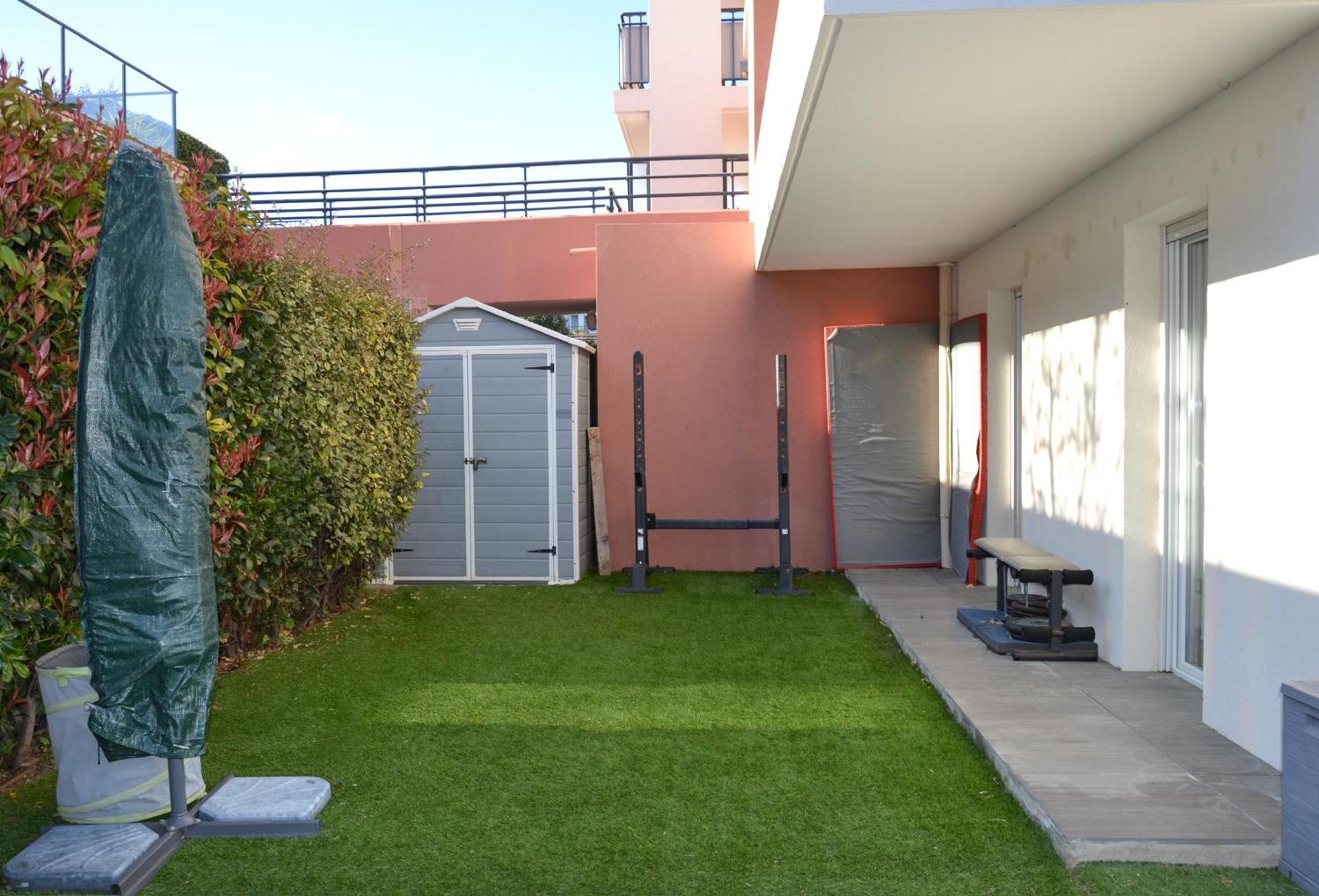 Superbe 3 Pieces Jardin Piscine Apartment
